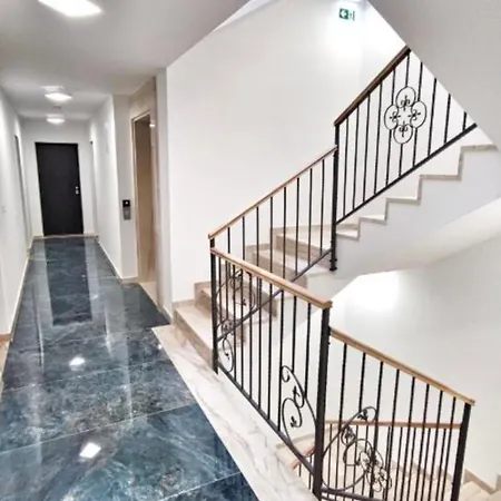 Lusso Di Luxe Suits Апартаменты