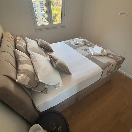 Lusso Di Luxe Suits Apartment *