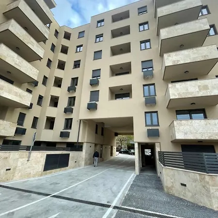 Lusso Di Luxe Suits * Split